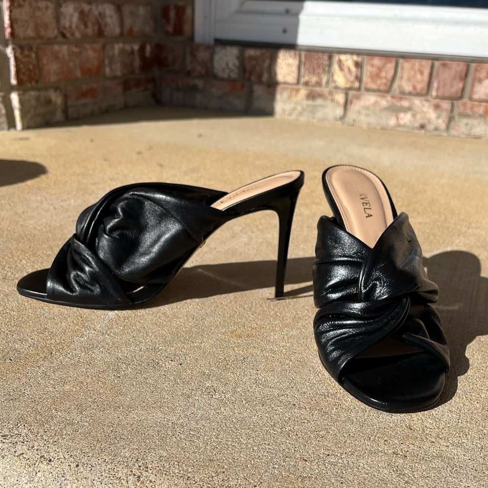 Carvela Knotted Leather Slip On Heels Size 38.5/US 7.5